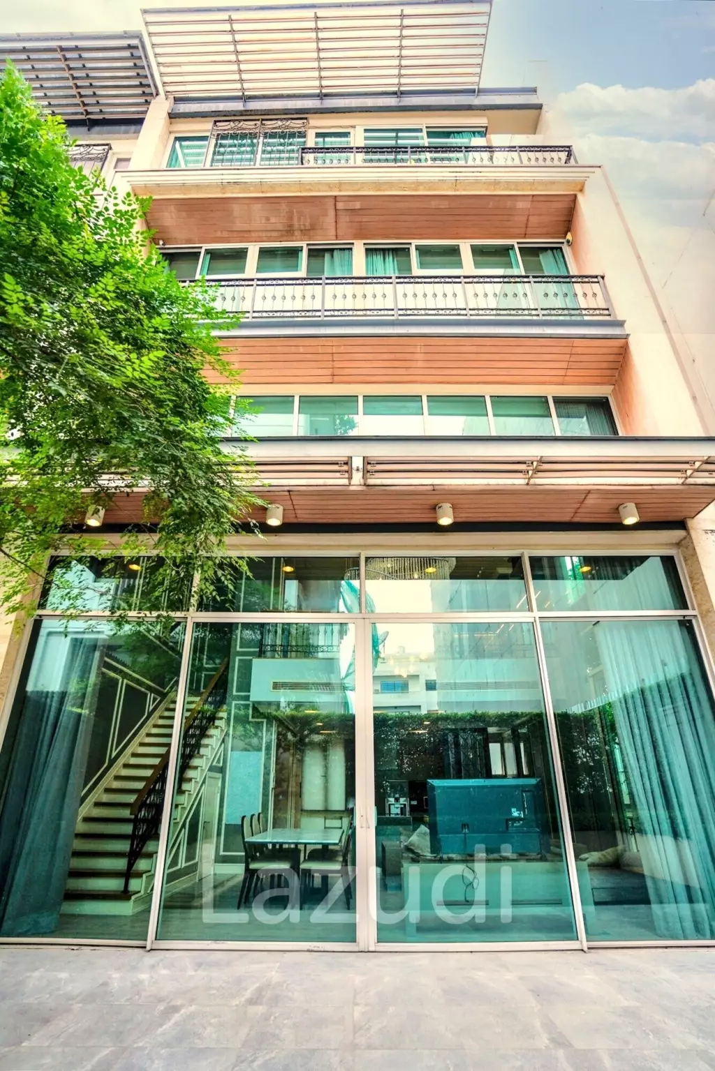 3 Bedroom 4 Bathroom 400 SQ.M 349 Residence