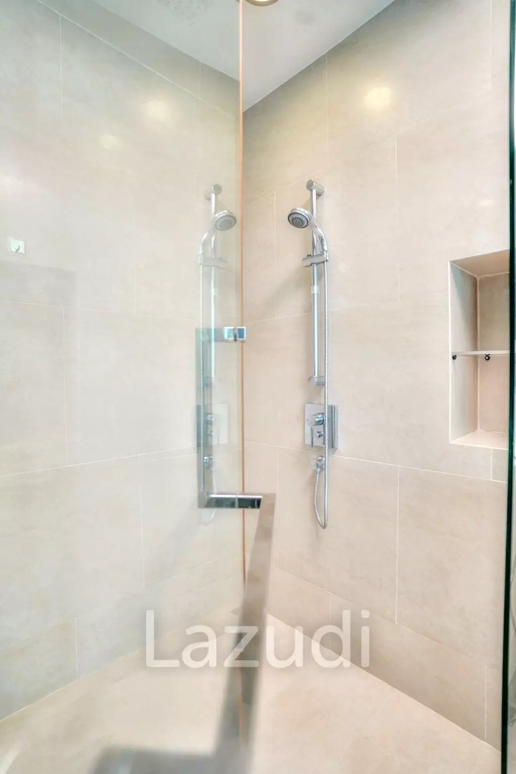 3 Bedroom 4 Bathroom 400 SQ.M 349 Residence