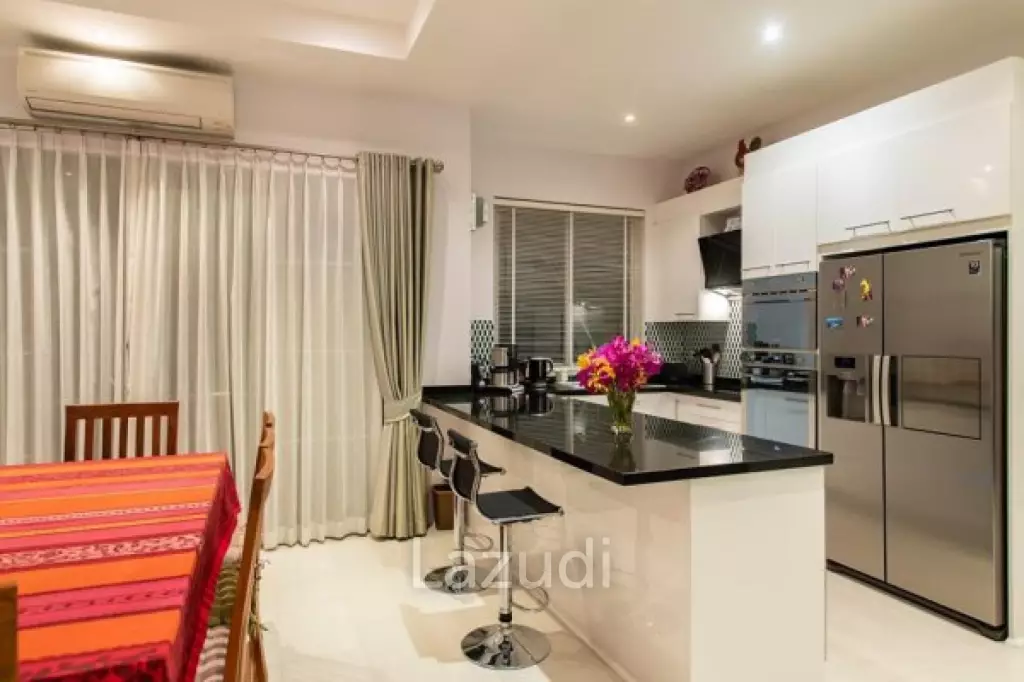 RED MOUNTAIN LUXURY : 3 bed pool villa of high quality and design