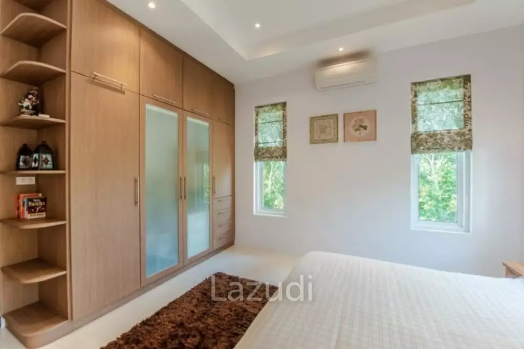 RED MOUNTAIN LUXURY : 3 bed pool villa of high quality and design