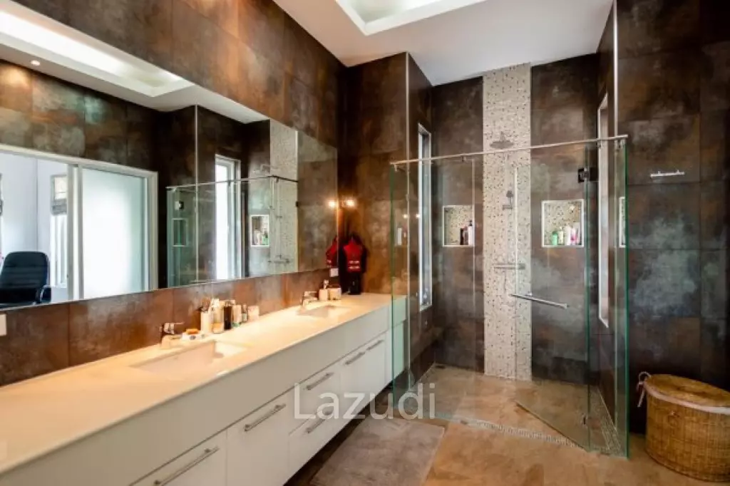 RED MOUNTAIN LUXURY : 3 bed pool villa of high quality and design