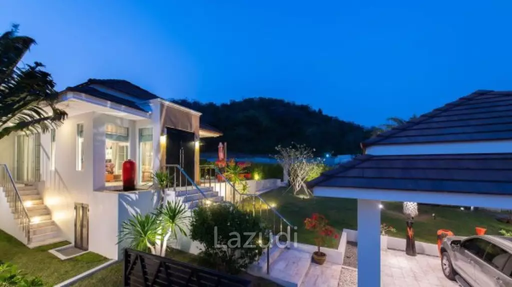 RED MOUNTAIN LUXURY : 3 bed pool villa of high quality and design