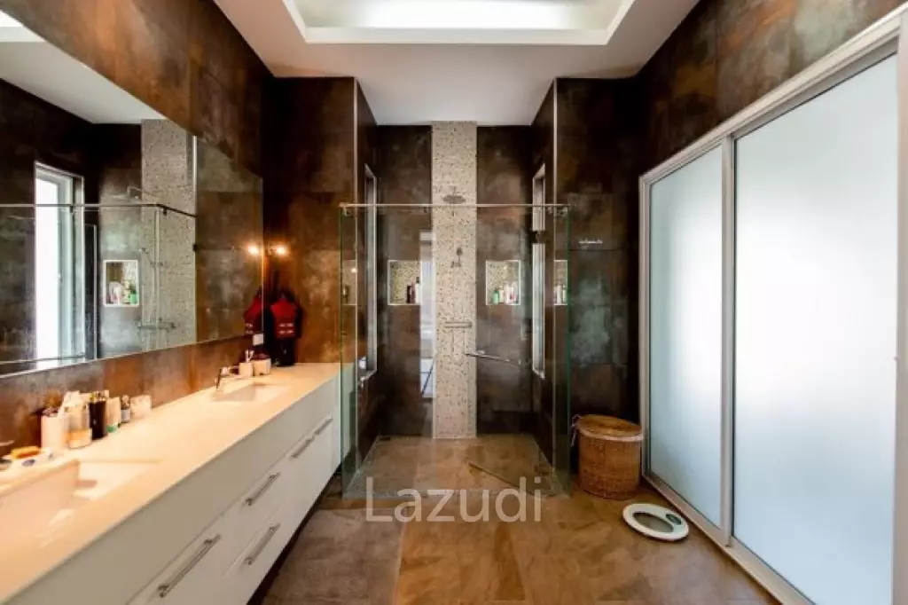 RED MOUNTAIN LUXURY : 3 bed pool villa of high quality and design