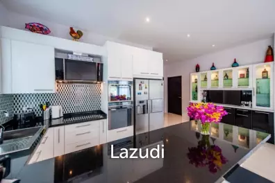 RED MOUNTAIN LUXURY : 3 bed pool villa of high quality and design