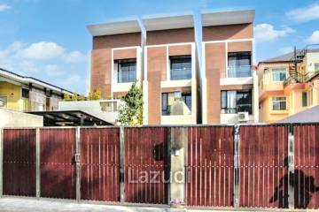 4 bed 3 bath 270 SQ.M. Townhouse in Phaya Thai Bangkok