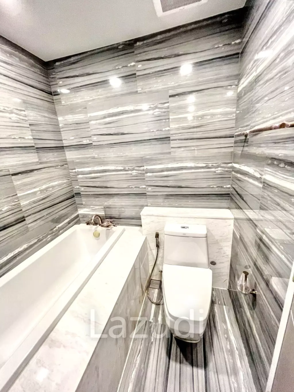 2 Bed 2 Bath 77 SQ.M Ashton Residence 41
