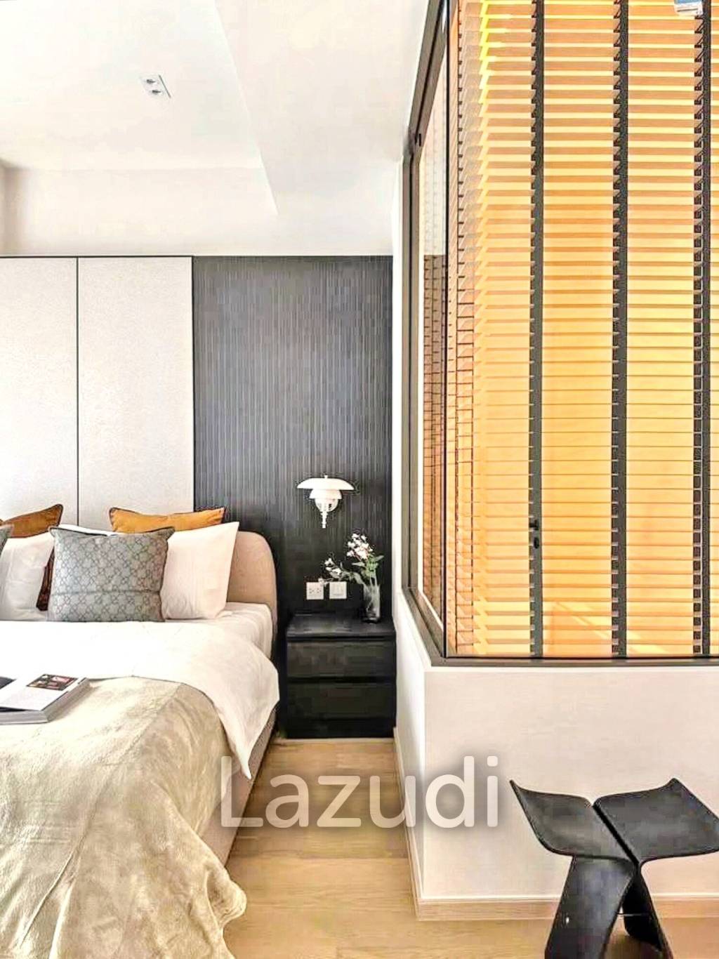 1 Bed 1 Bath 54 SQ.M The Strand Thonglor