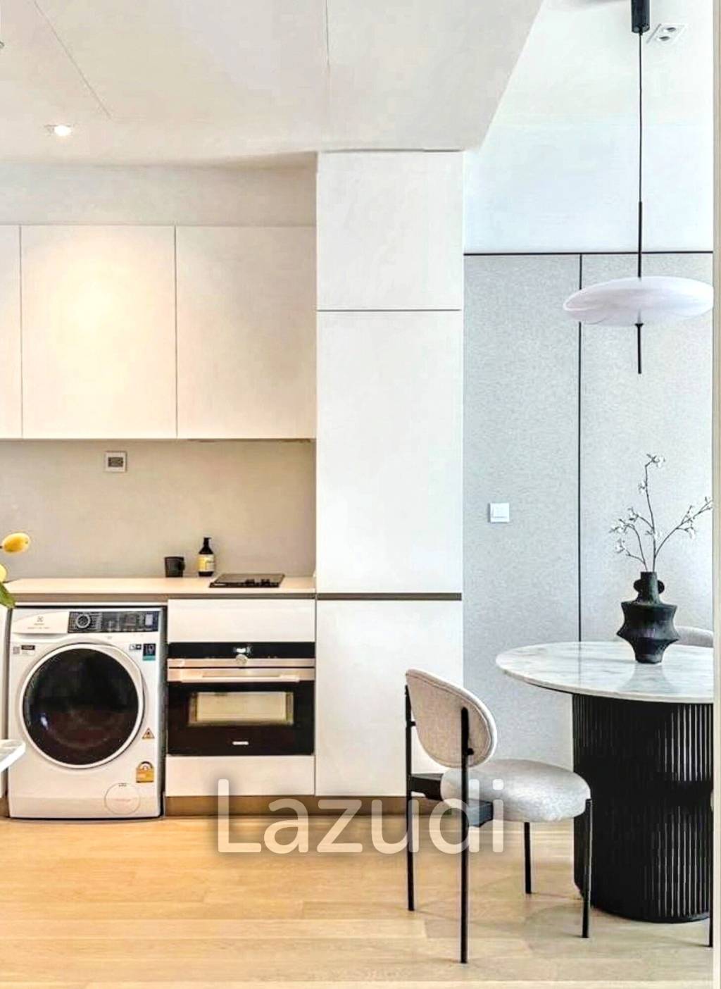 1 Bed 1 Bath 54 SQ.M The Strand Thonglor