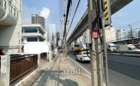Multi-Purpose 3-Story Building for Rent Near BTS Bearing