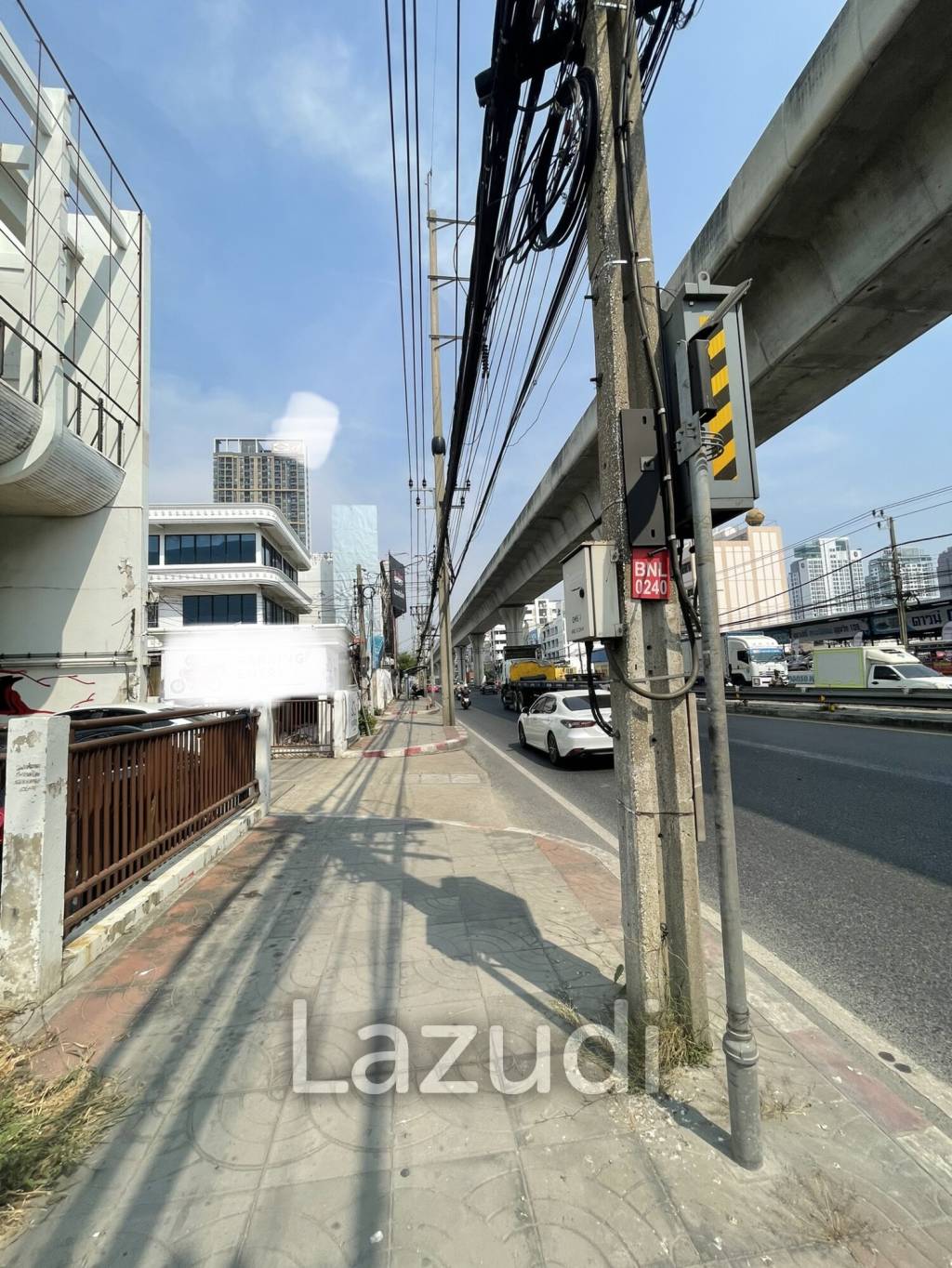 Multi-Purpose 3-Story Building for Rent Near BTS Bearing