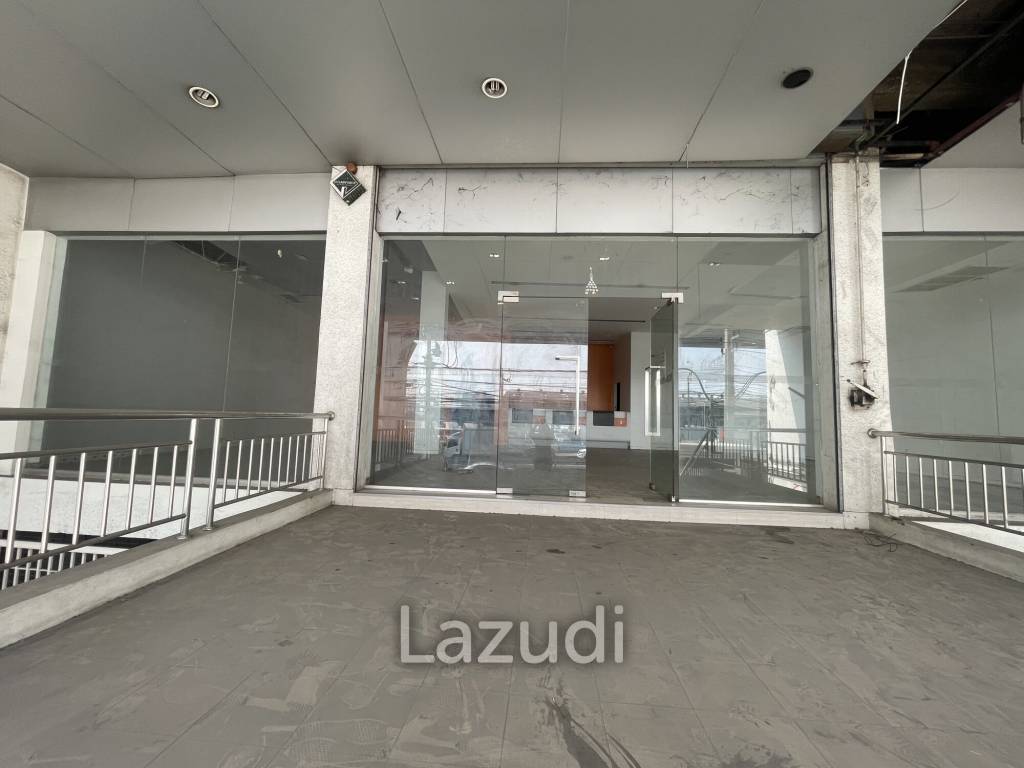 Multi-Purpose 3-Story Building for Rent Near BTS Bearing