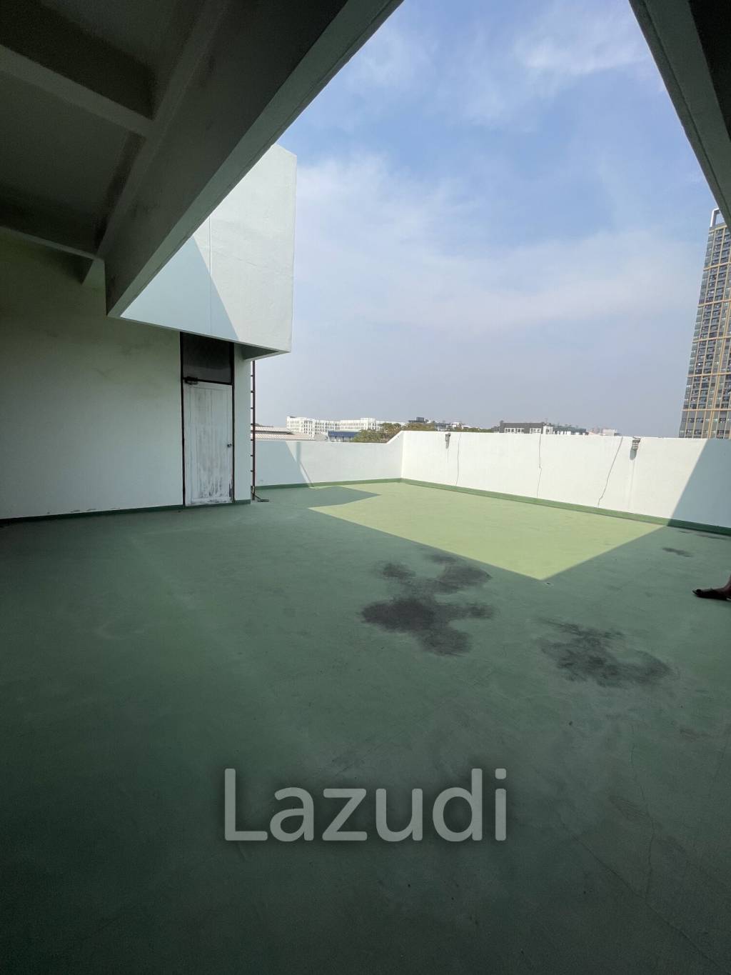 Multi-Purpose 3-Story Building for Rent Near BTS Bearing