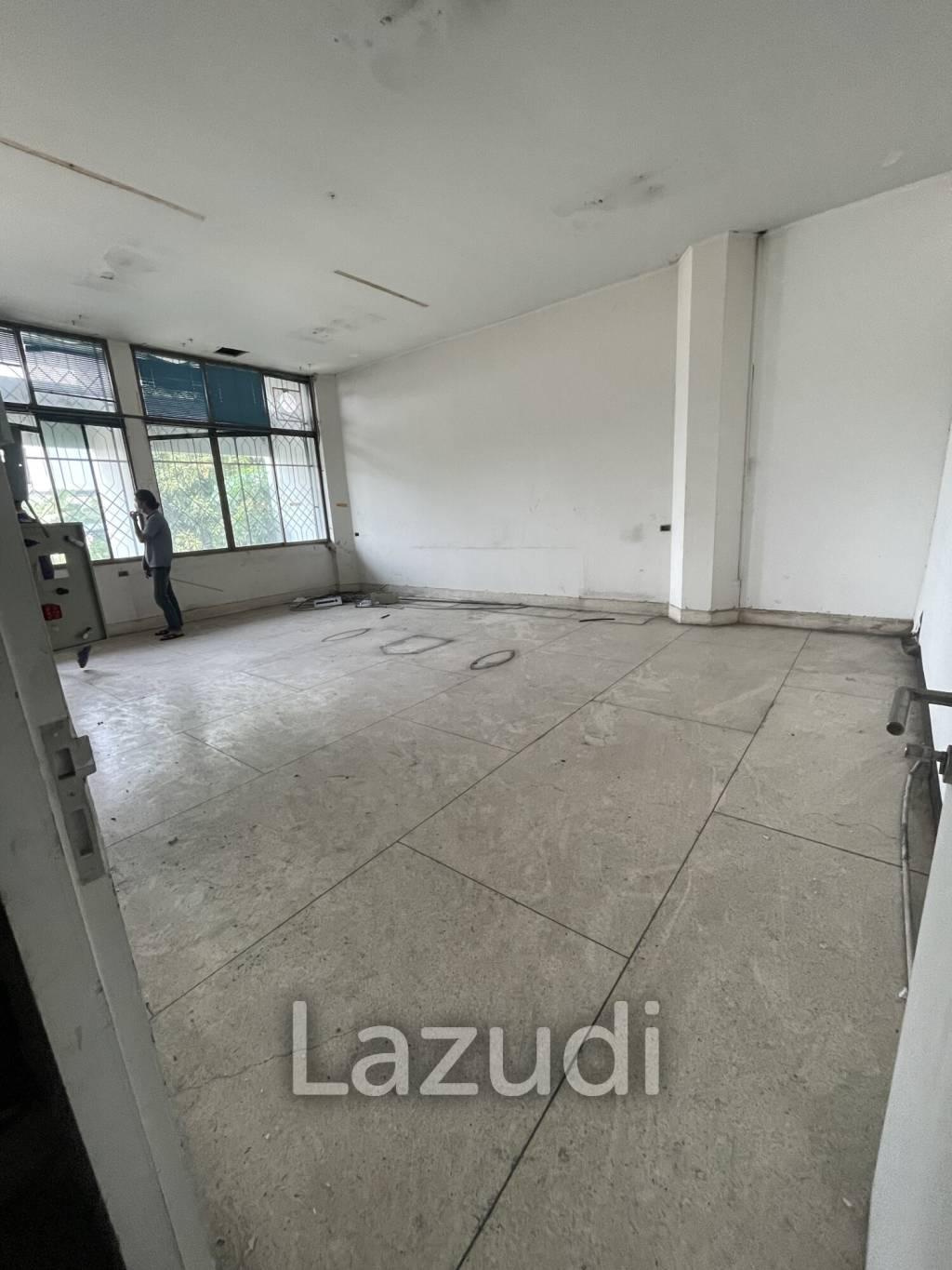 Multi-Purpose 3-Story Building for Rent Near BTS Bearing