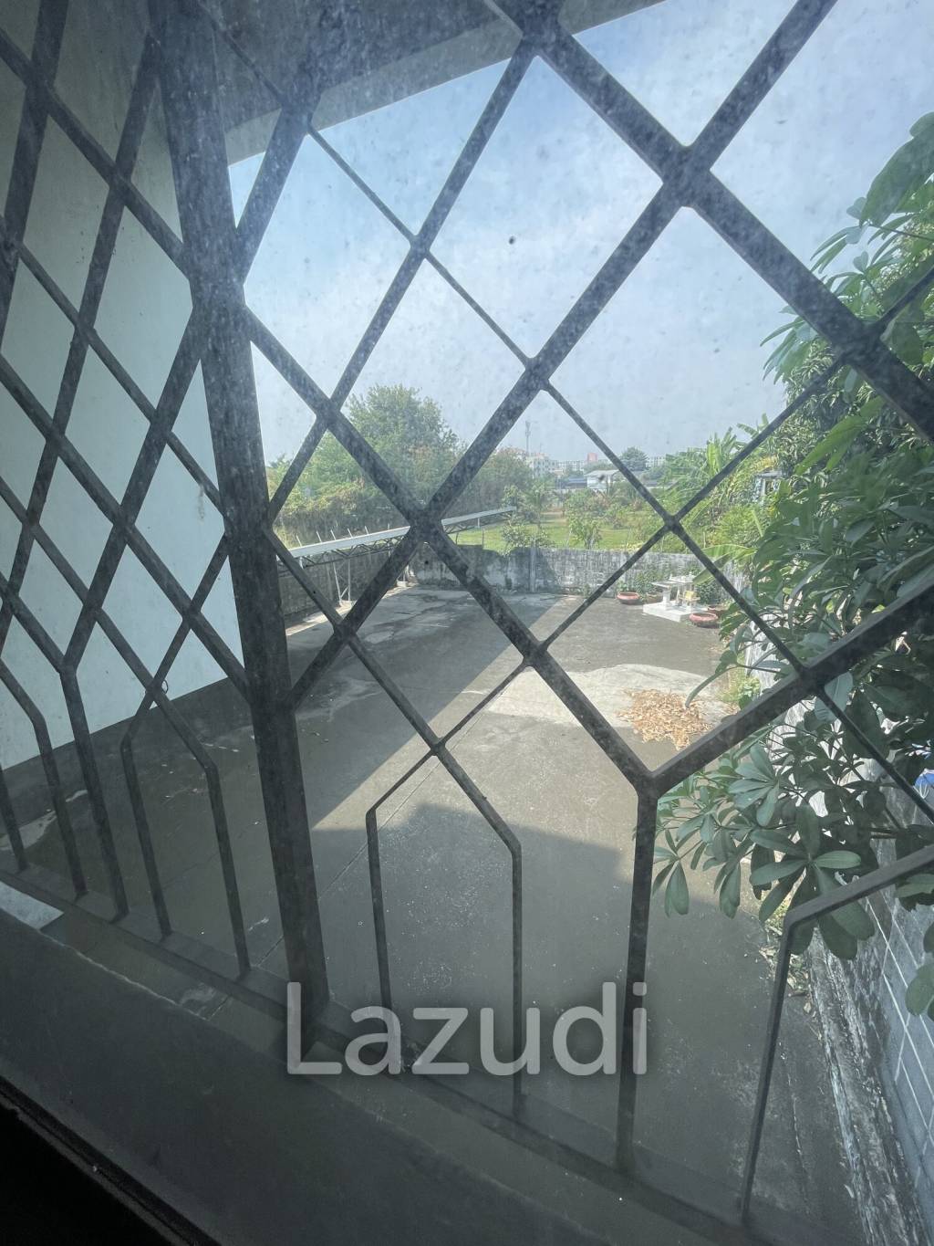 Multi-Purpose 3-Story Building for Rent Near BTS Bearing