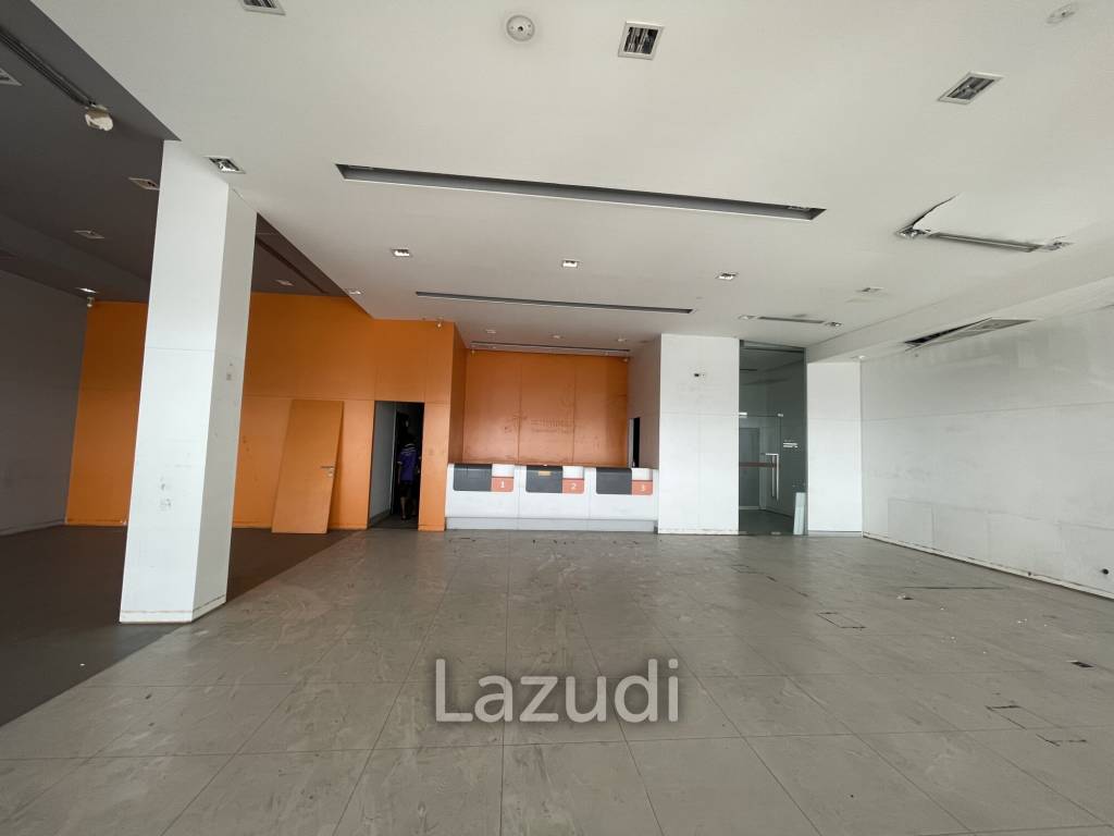 Multi-Purpose 3-Story Building for Rent Near BTS Bearing