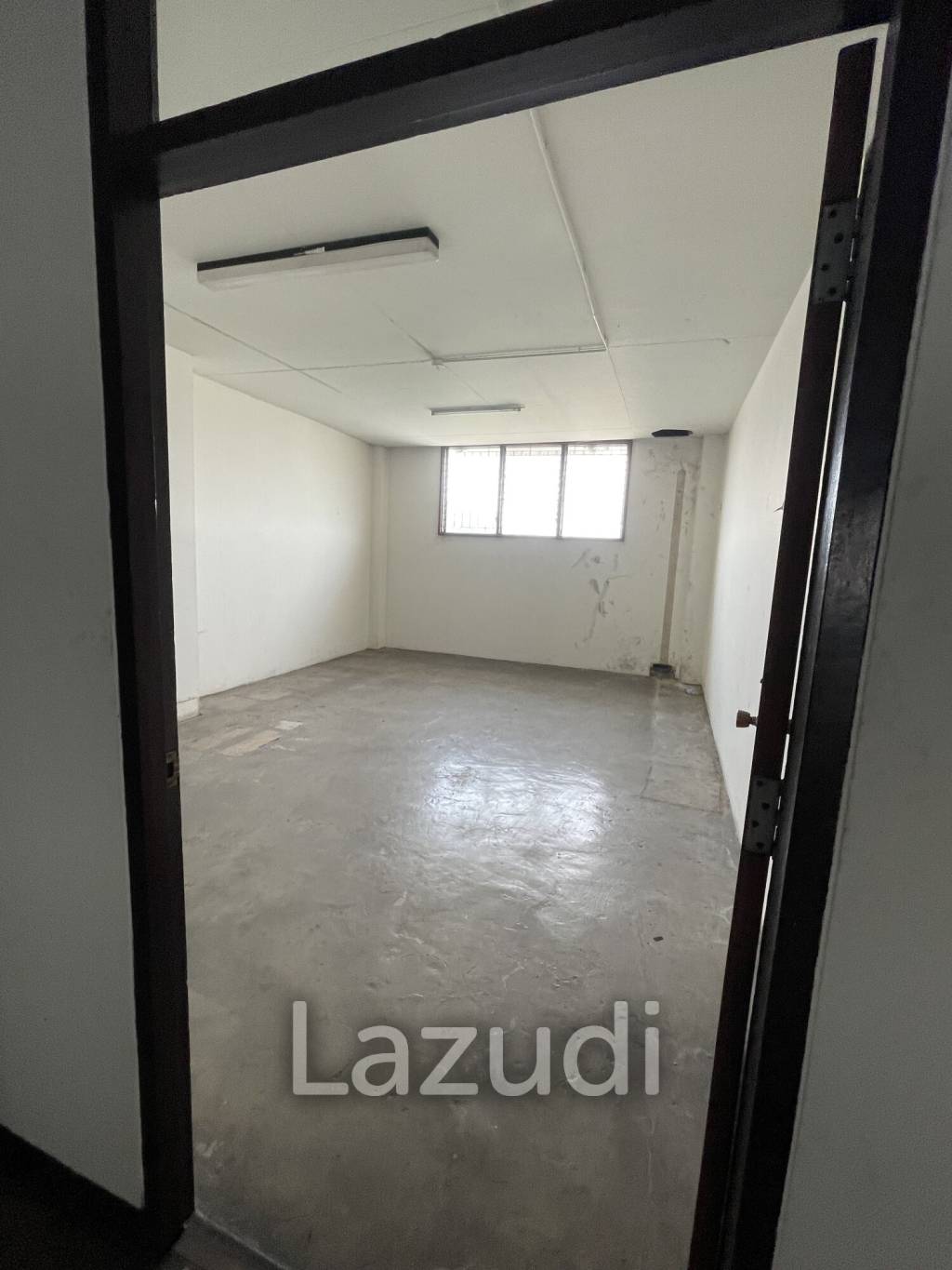 Multi-Purpose 3-Story Building for Rent Near BTS Bearing