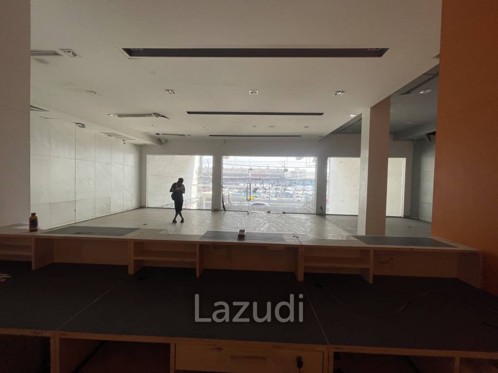 Multi-Purpose 3-Story Building for Rent Near BTS Bearing