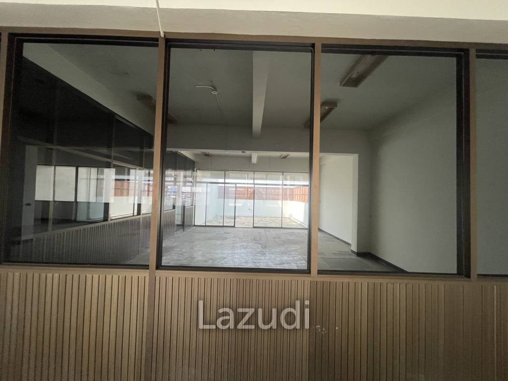 Multi-Purpose 3-Story Building for Rent Near BTS Bearing
