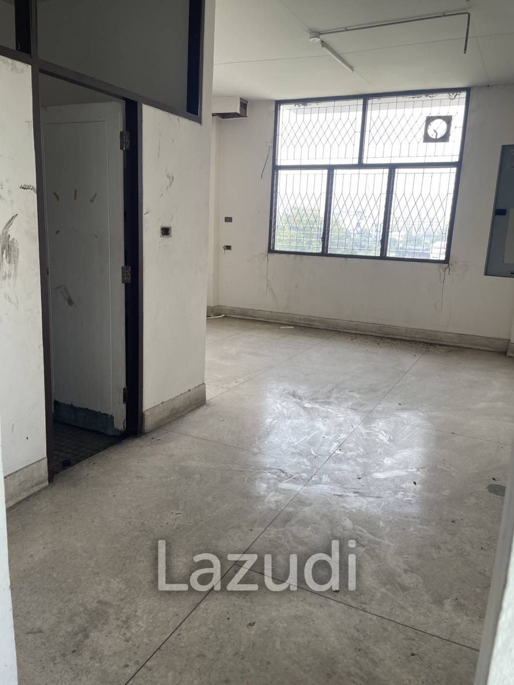 Multi-Purpose 3-Story Building for Rent Near BTS Bearing