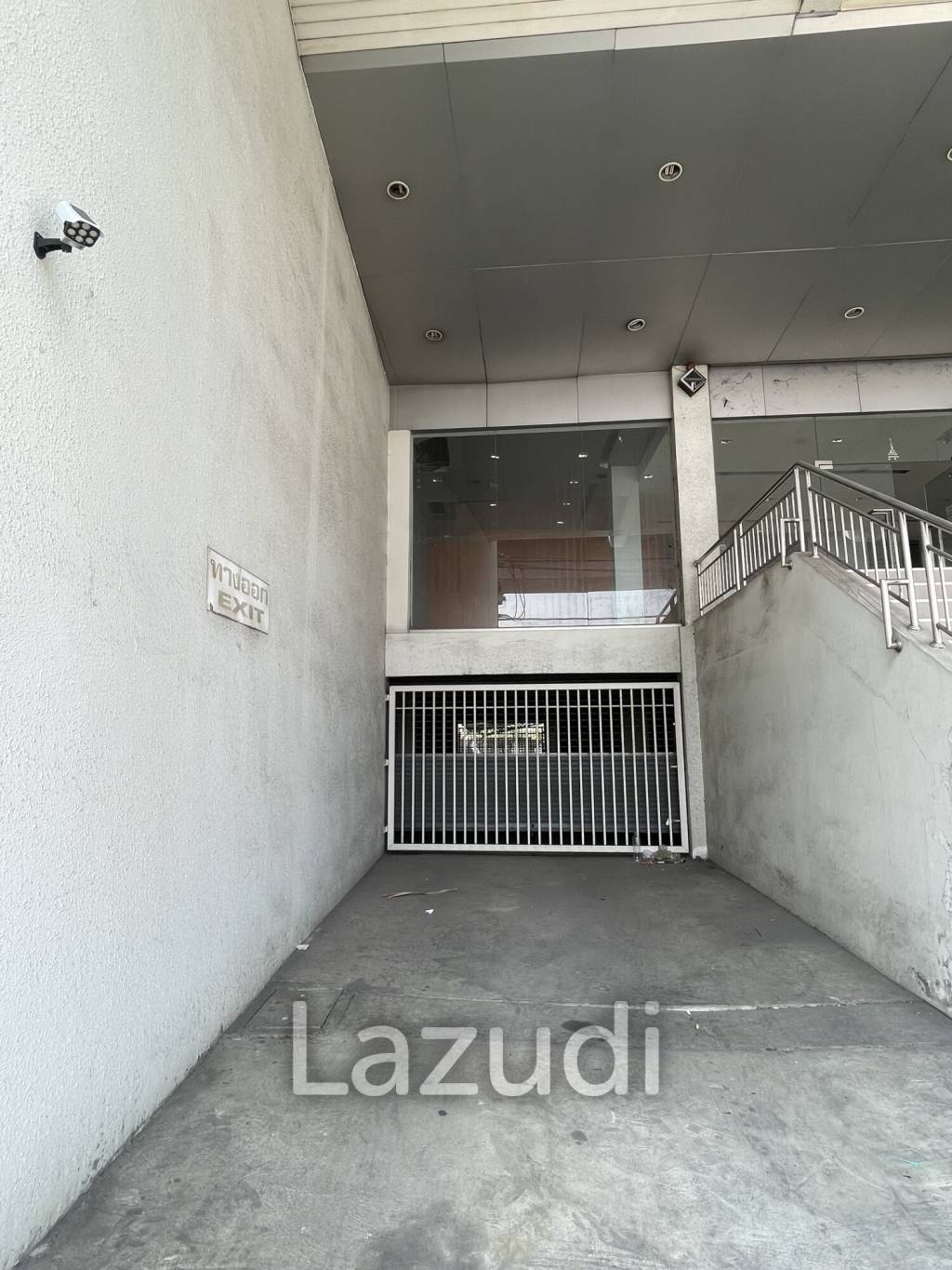 Multi-Purpose 3-Story Building for Rent Near BTS Bearing