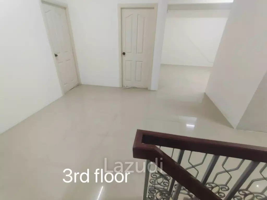 4-Story Building for Rent – Sathorn/Chong Nonsi