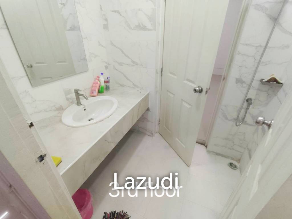 4-Story Building for Rent – Sathorn/Chong Nonsi