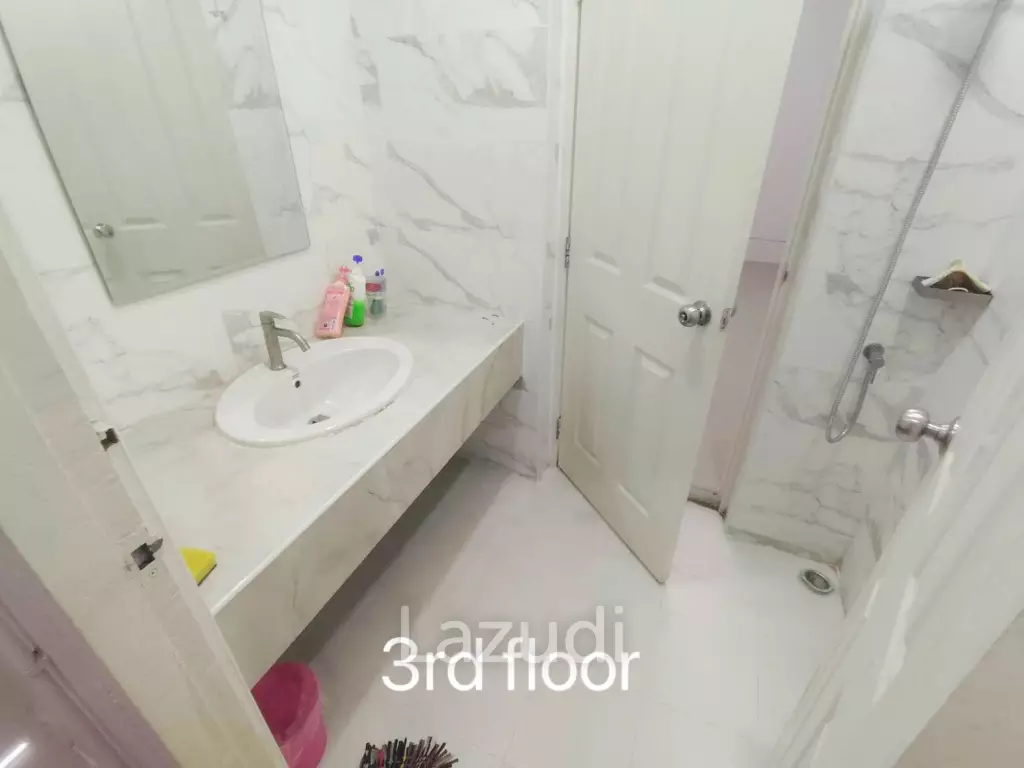 4-Story Building for Rent – Sathorn/Chong Nonsi