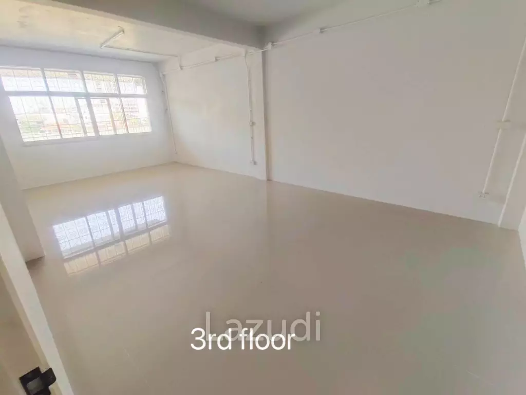 4-Story Building for Rent – Sathorn/Chong Nonsi