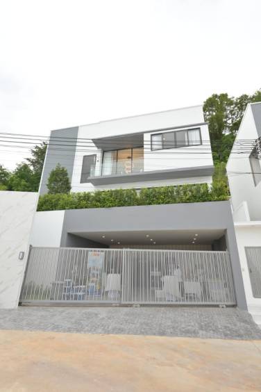 4 Bedroom House With Private Elevator