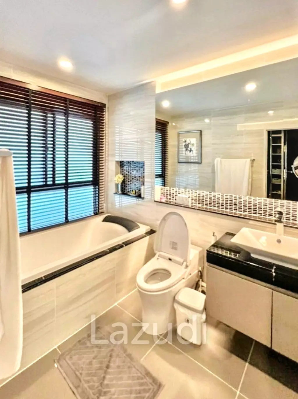 4 Bed 4 Bath 299 SQ.M Burasiri Pattanakarn