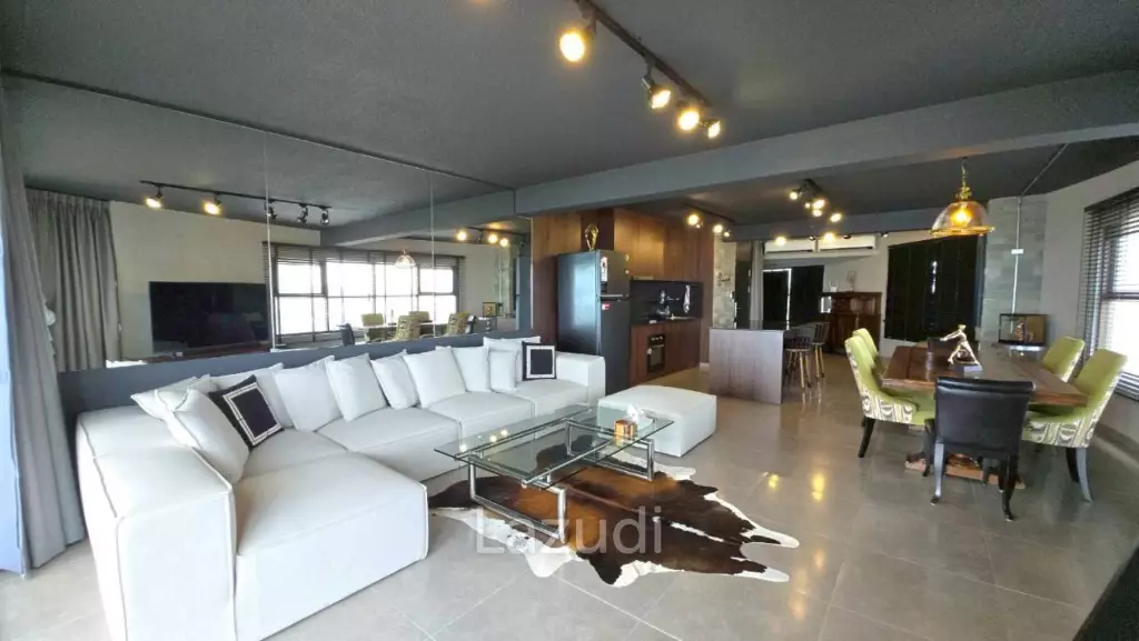 1 Bed 1 Bath 110 SQ.M. Metro Jomtien Condotel