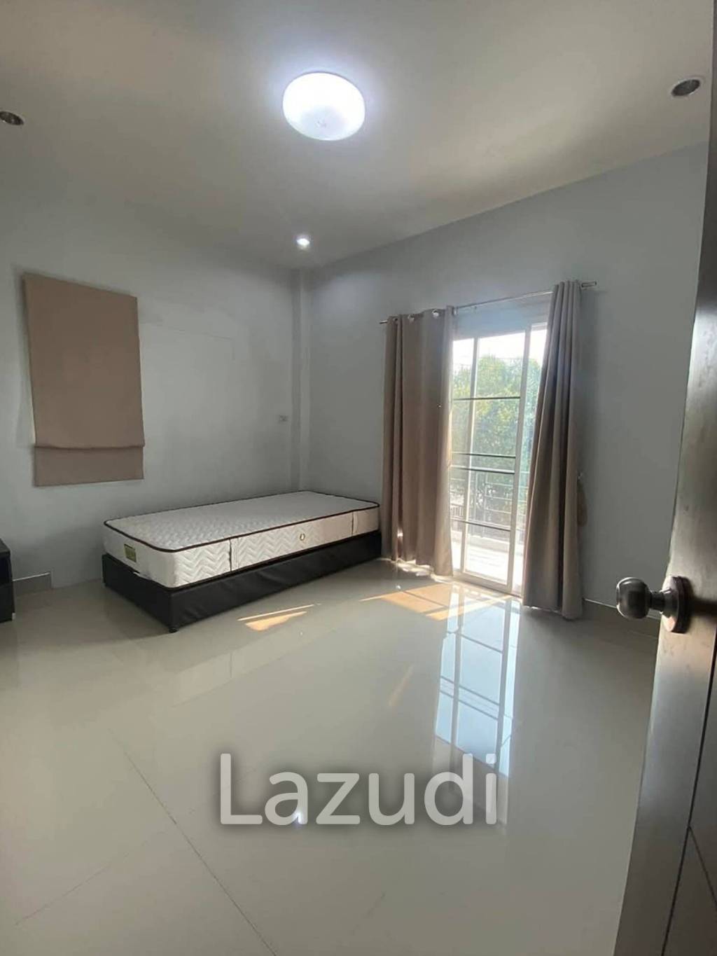 Sale/Rent 2-Storey 3 Bedrooms Detached House With Furniture