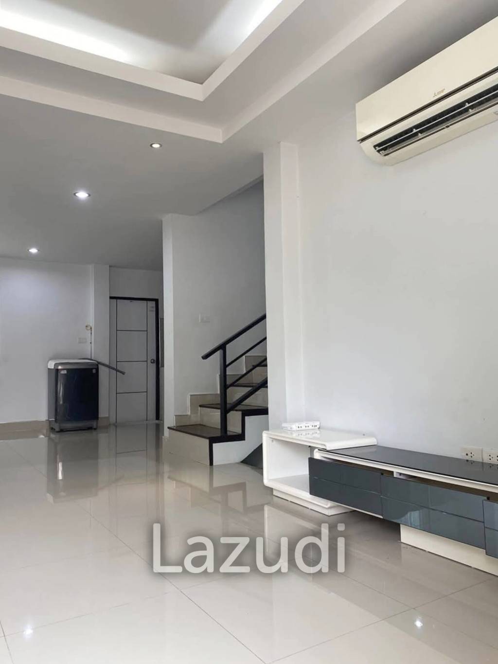Sale/Rent 2-Storey 3 Bedrooms Detached House With Furniture