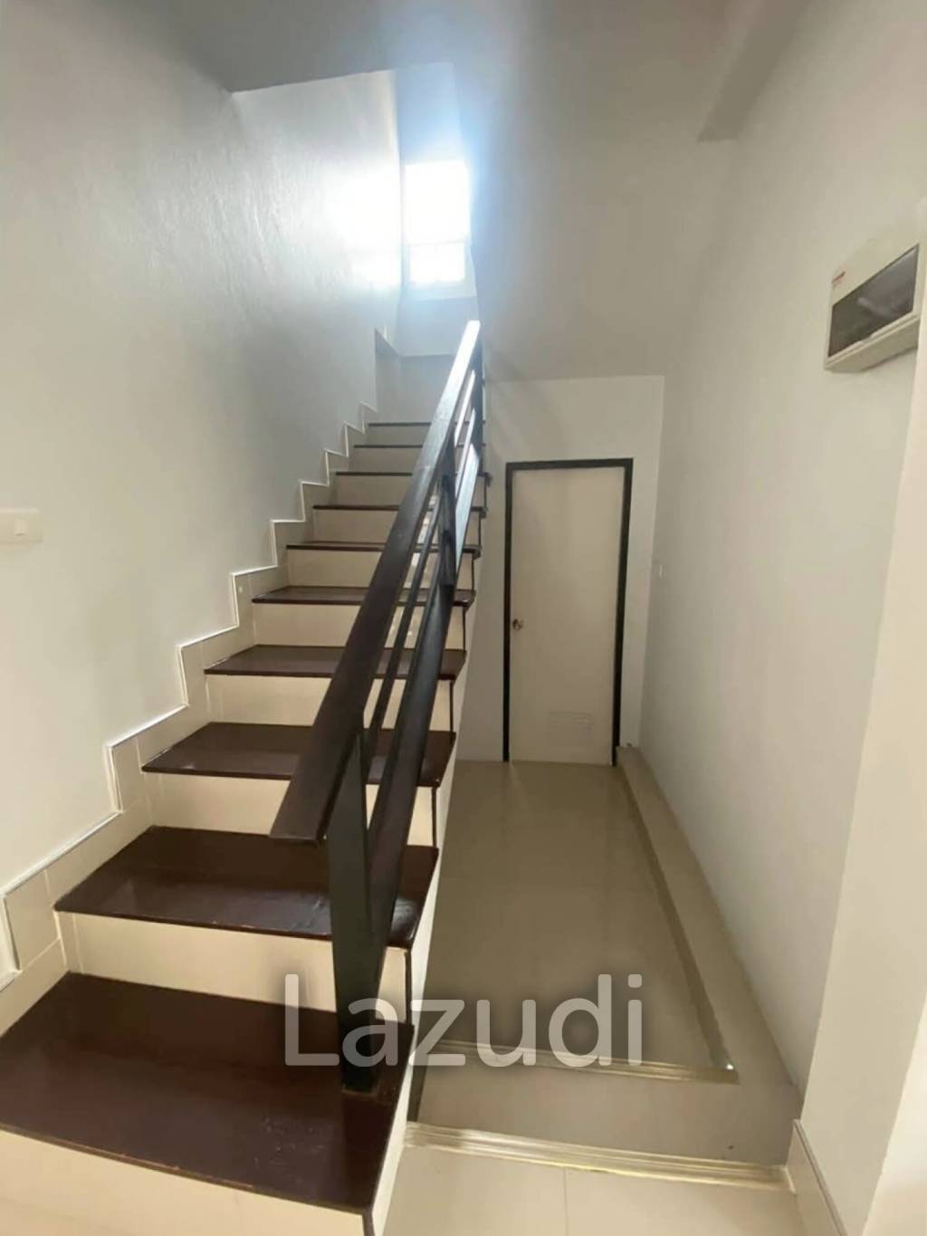 Sale/Rent 2-Storey 3 Bedrooms Detached House With Furniture