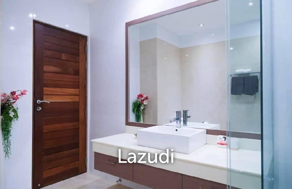 Beachfront 4-bedroom villa in Ao Yon