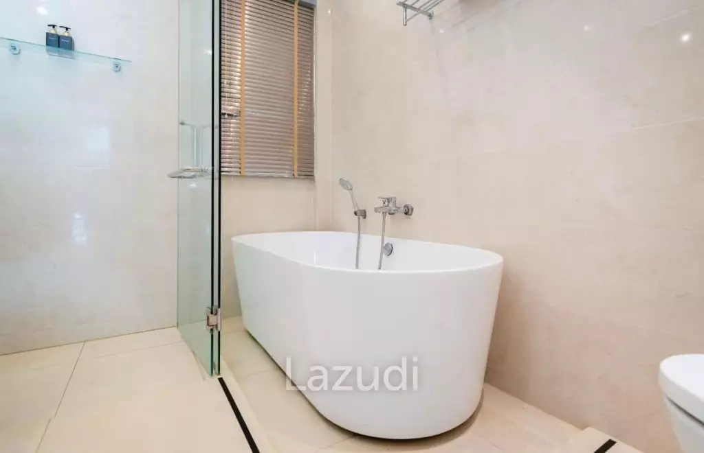 Beachfront 4-bedroom villa in Ao Yon