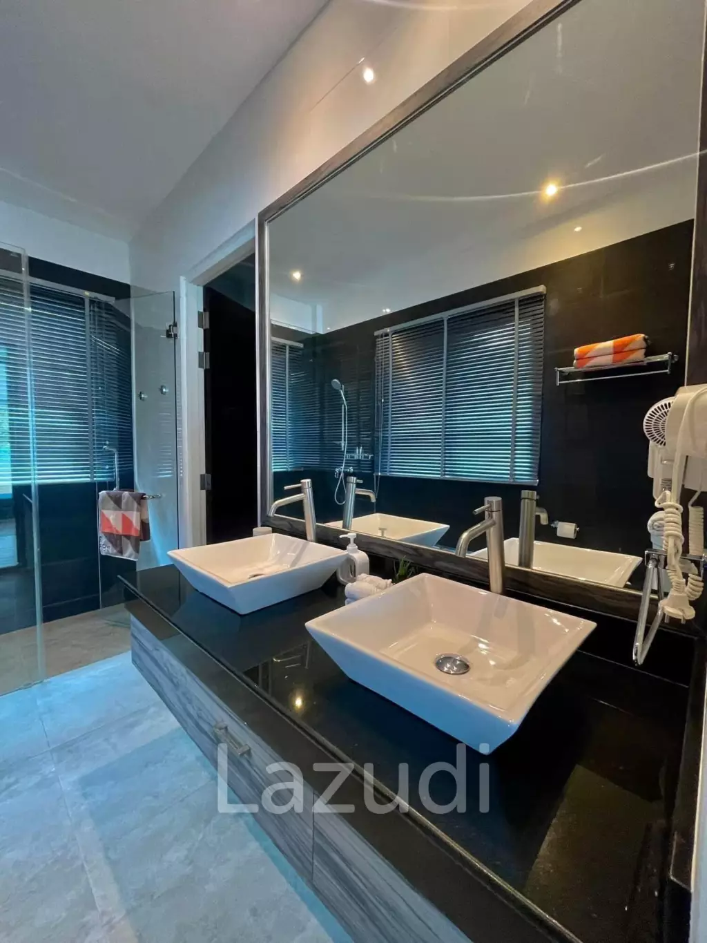 Beachfront 4-bedroom villa in Ao Yon