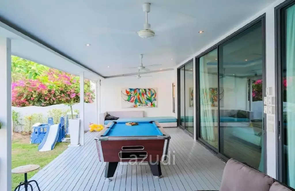 Beachfront 4-bedroom villa in Ao Yon
