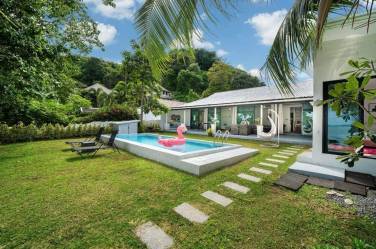 Beachfront 4-bedroom villa in Ao Yon