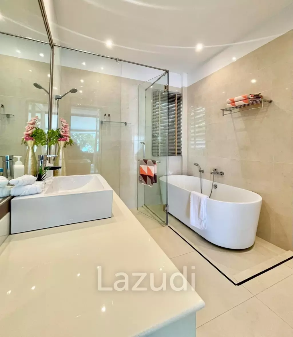 Beachfront 4-bedroom villa in Ao Yon