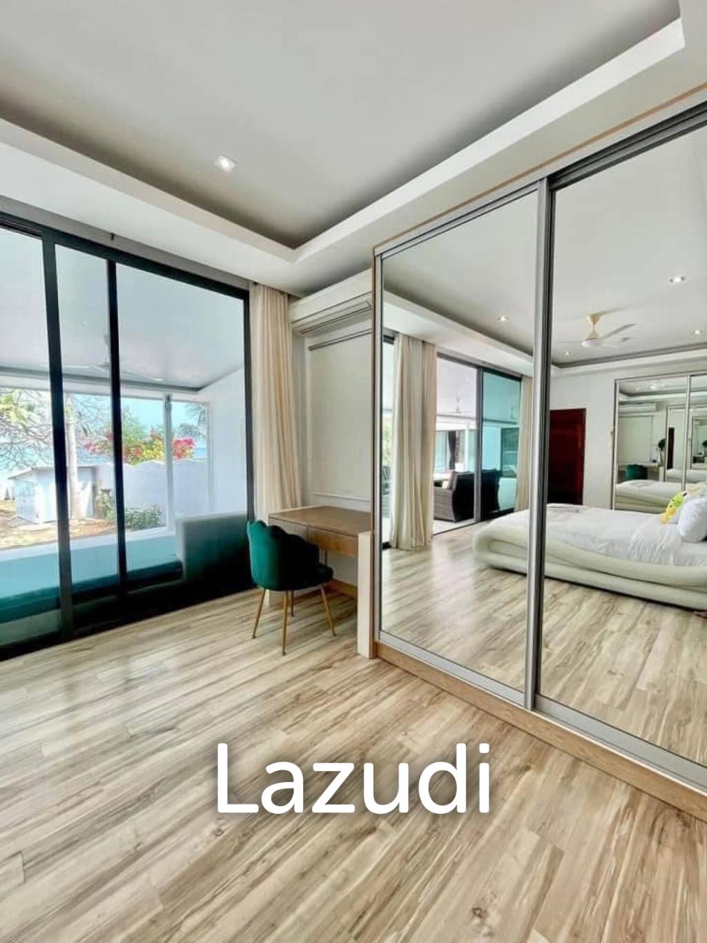 Beachfront 4-bedroom villa in Ao Yon