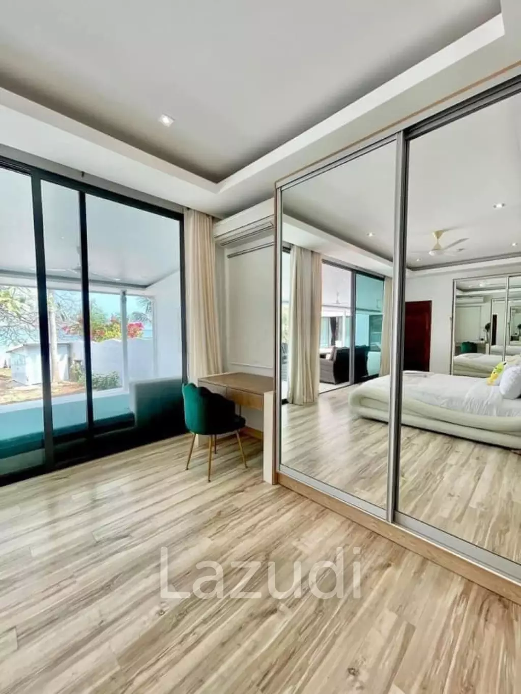 Beachfront 4-bedroom villa in Ao Yon