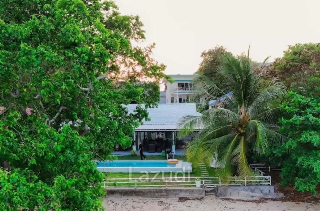 Beachfront 4-bedroom villa in Ao Yon