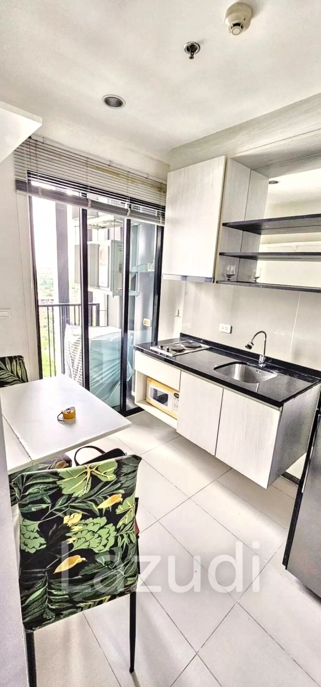 1 Bed 1 Bath  27 SQ.M The Base Park East Sukhumvit 77