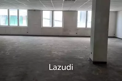 Spacious Building for Sale Just 20m from MRT Ratchada