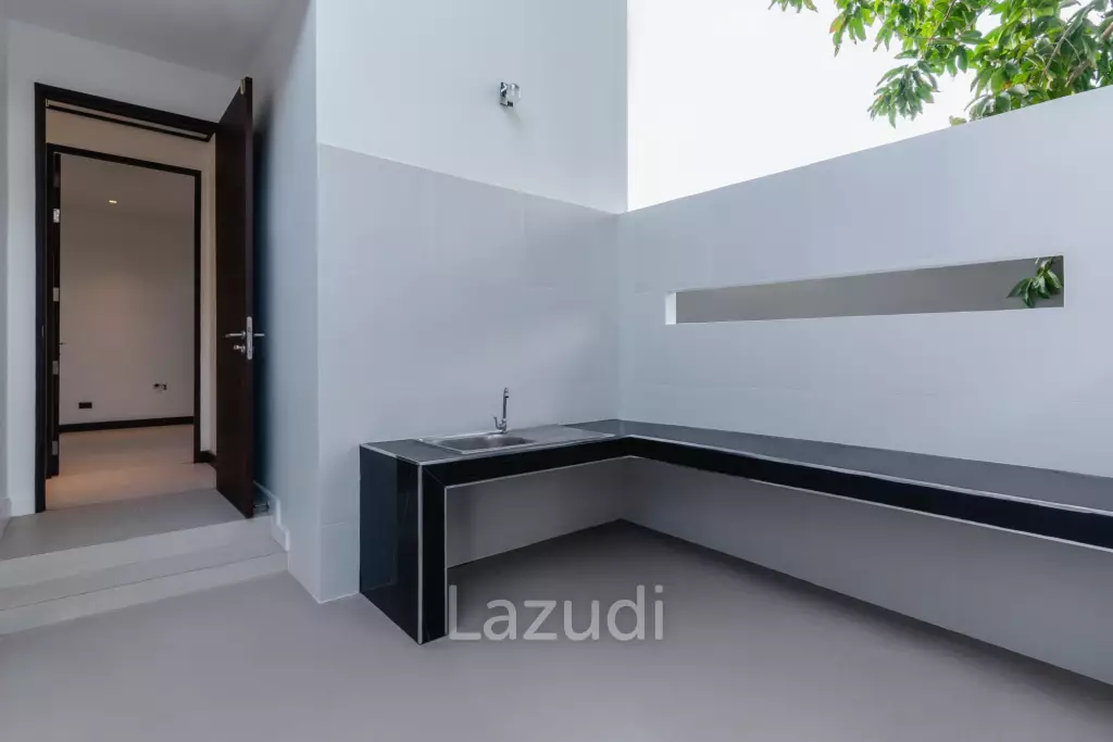Luxury 5 Bedroom Lake House For Sale In Cherng Talay