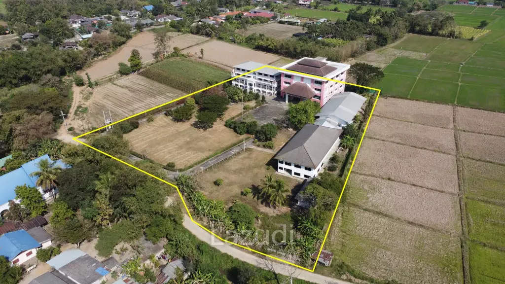 ขายโรงเรียนอาคาร 5 หลังพร้อมที่ดินขนาด 7 ไร่ ที่อ.แม่จัน