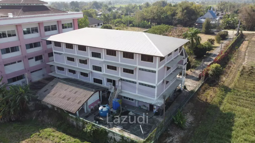 ขายโรงเรียนอาคาร 5 หลังพร้อมที่ดินขนาด 7 ไร่ ที่อ.แม่จัน