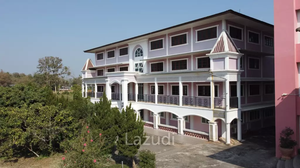 ขายโรงเรียนอาคาร 5 หลังพร้อมที่ดินขนาด 7 ไร่ ที่อ.แม่จัน