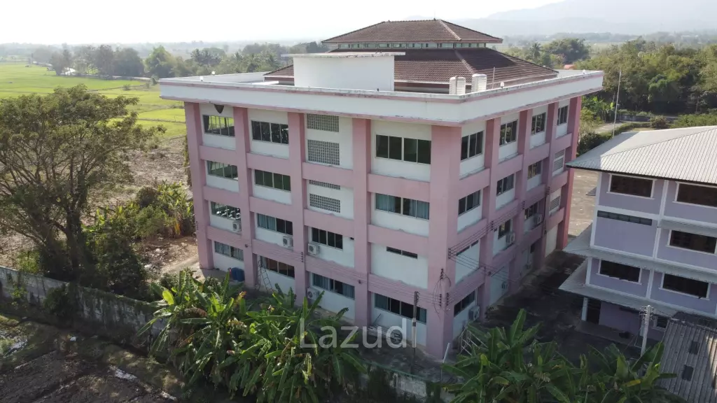 ขายโรงเรียนอาคาร 5 หลังพร้อมที่ดินขนาด 7 ไร่ ที่อ.แม่จัน